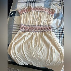 Women’s strapless dress